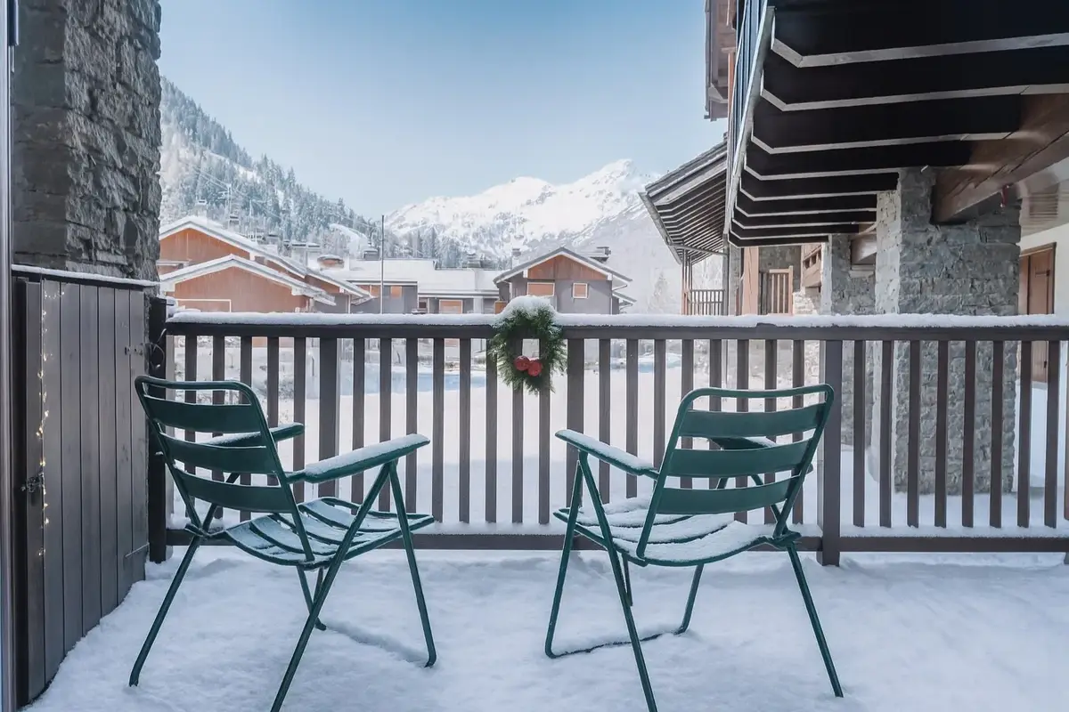 Apartment terrace with mountain views in La Thuile